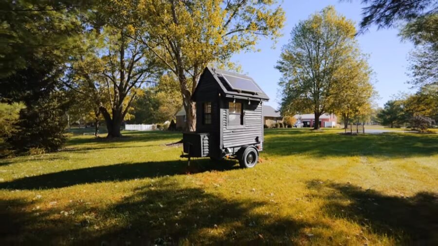 Inside Levi Kelly’s World’s Smallest House (2024)_06s