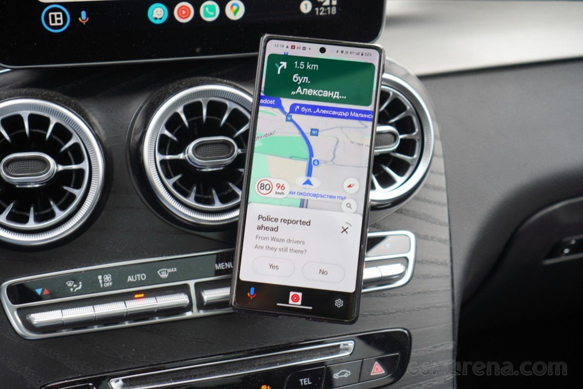 Google Maps finally pushes Waze reports to Android Auto