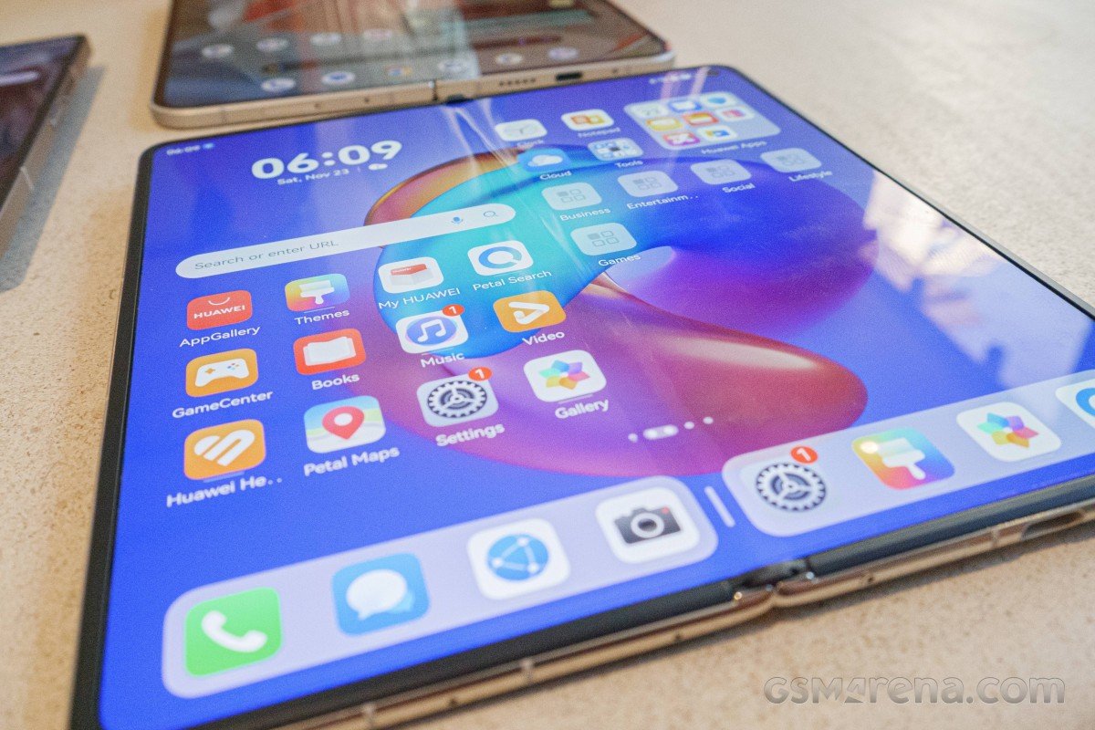 Huawei Mate X6 hands-on